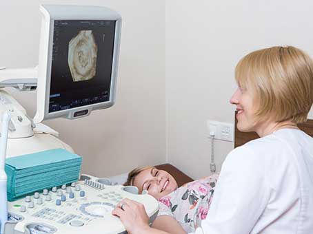 Rischi emotivi e sanitari della maternità surrogata: Problemi delle madri surrogate nel programma riproduttivo foto Rischi emotivi e sanitari della maternità surrogata: Problemi delle madri surrogate nel programma riproduttivo immagine