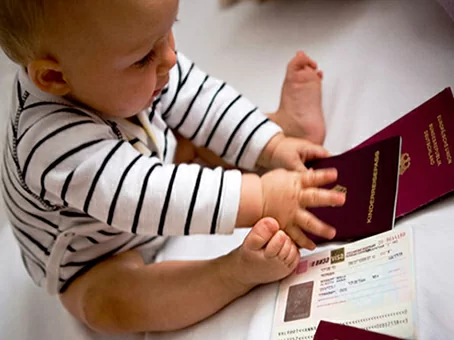 Bambino nato da madre surrogata: tutti i documenti necessari foto Bambino nato da madre surrogata: tutti i documenti necessari immagine
