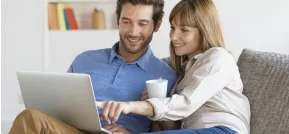 Partecipazione remota di una madre surrogata e di un donatore di ovociti Partecipazione remota di una madre surrogata e di un donatore di ovociti